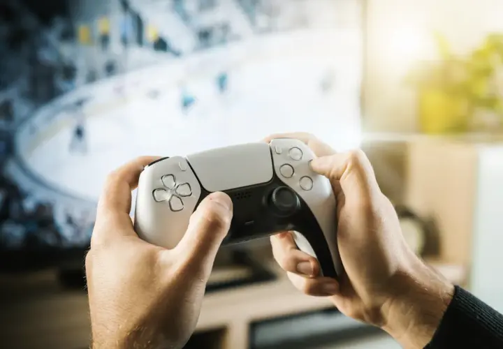 Gamepad do gier sportowych: jak wybrać kontroler, który naprawdę pomaga na boisku