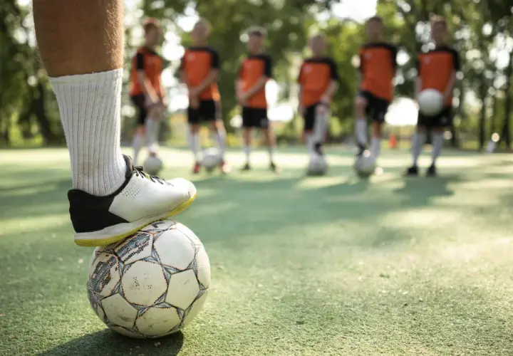 Najwięksi sponsorzy sportowi dominujący w światowych rozgrywkach